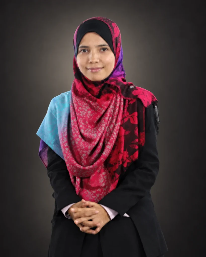 Potret studio Nur Nasim — Tenaga Pengajar GGC